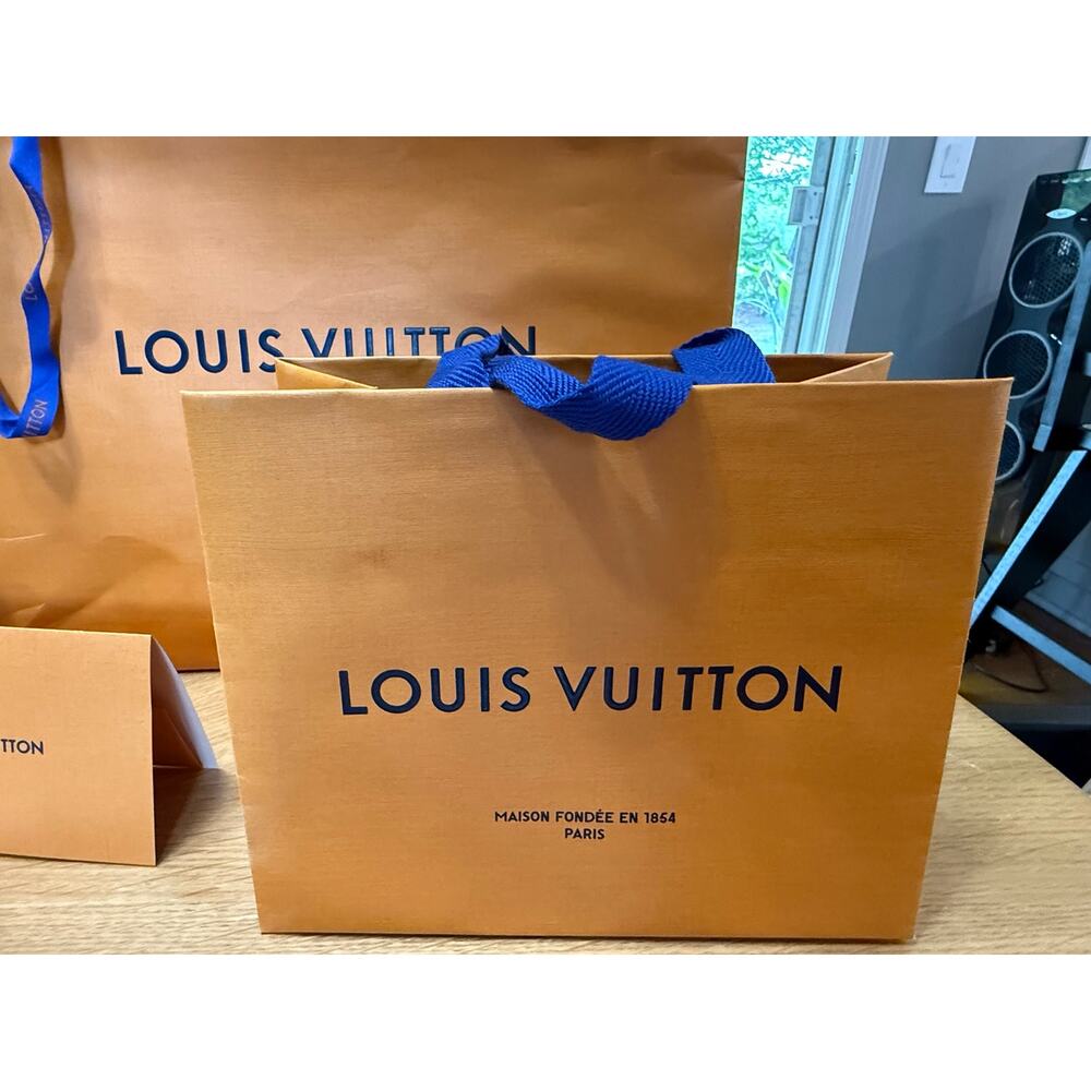 Louis Vuitton Gift Packaging - Picture 6 of 8
